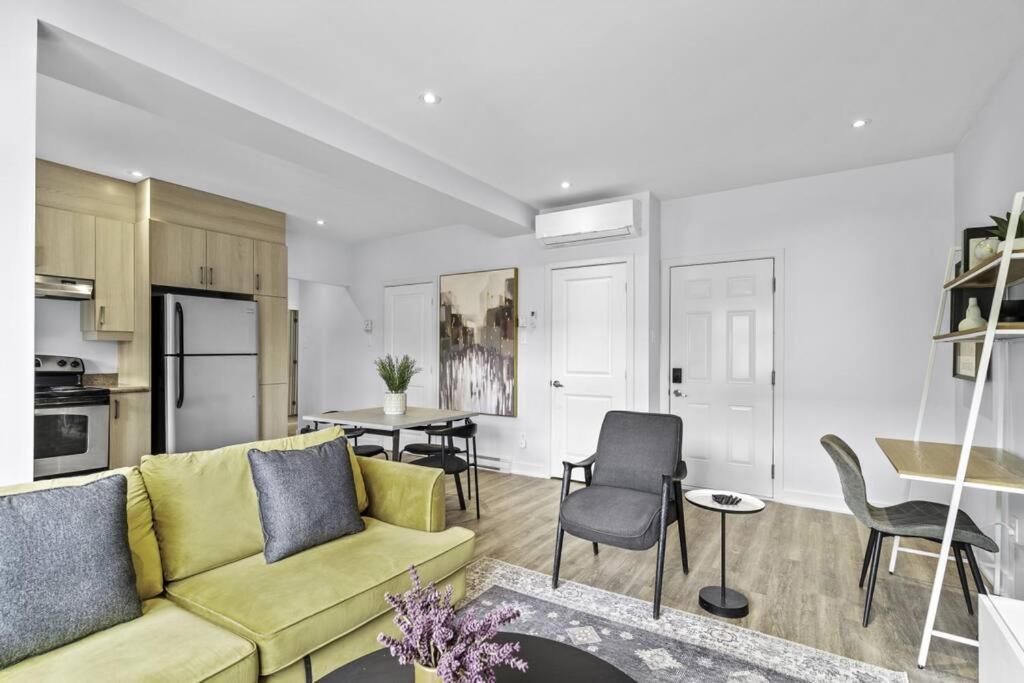 Stylish 2 Bedroom Haven By Jean Talon Market *
